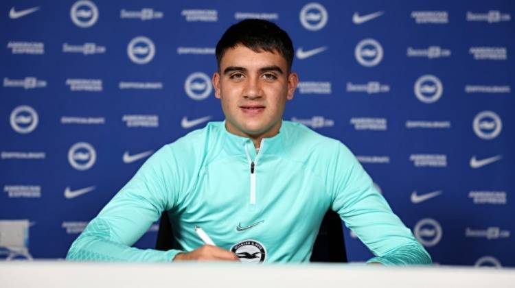 罗马诺：多特就布纳诺特的转会正进行谈判，目前等待布莱顿的决定