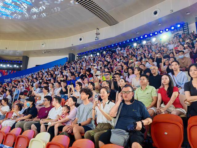 观众热捧 成都世运会体育舞蹈首金在城北体育馆诞生