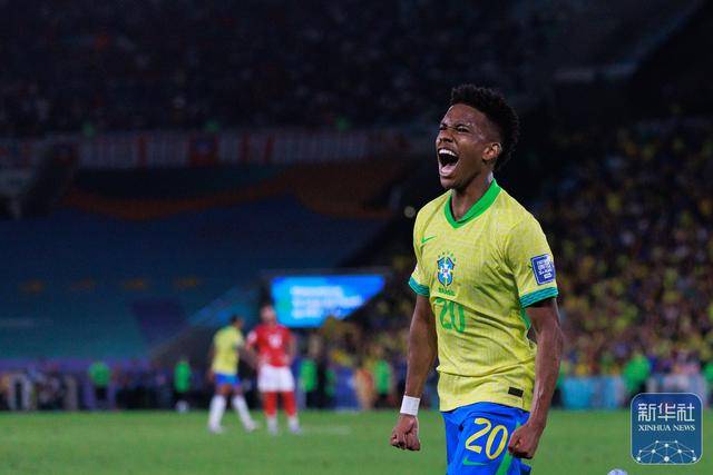 足球世预赛|巴西队胜智利队