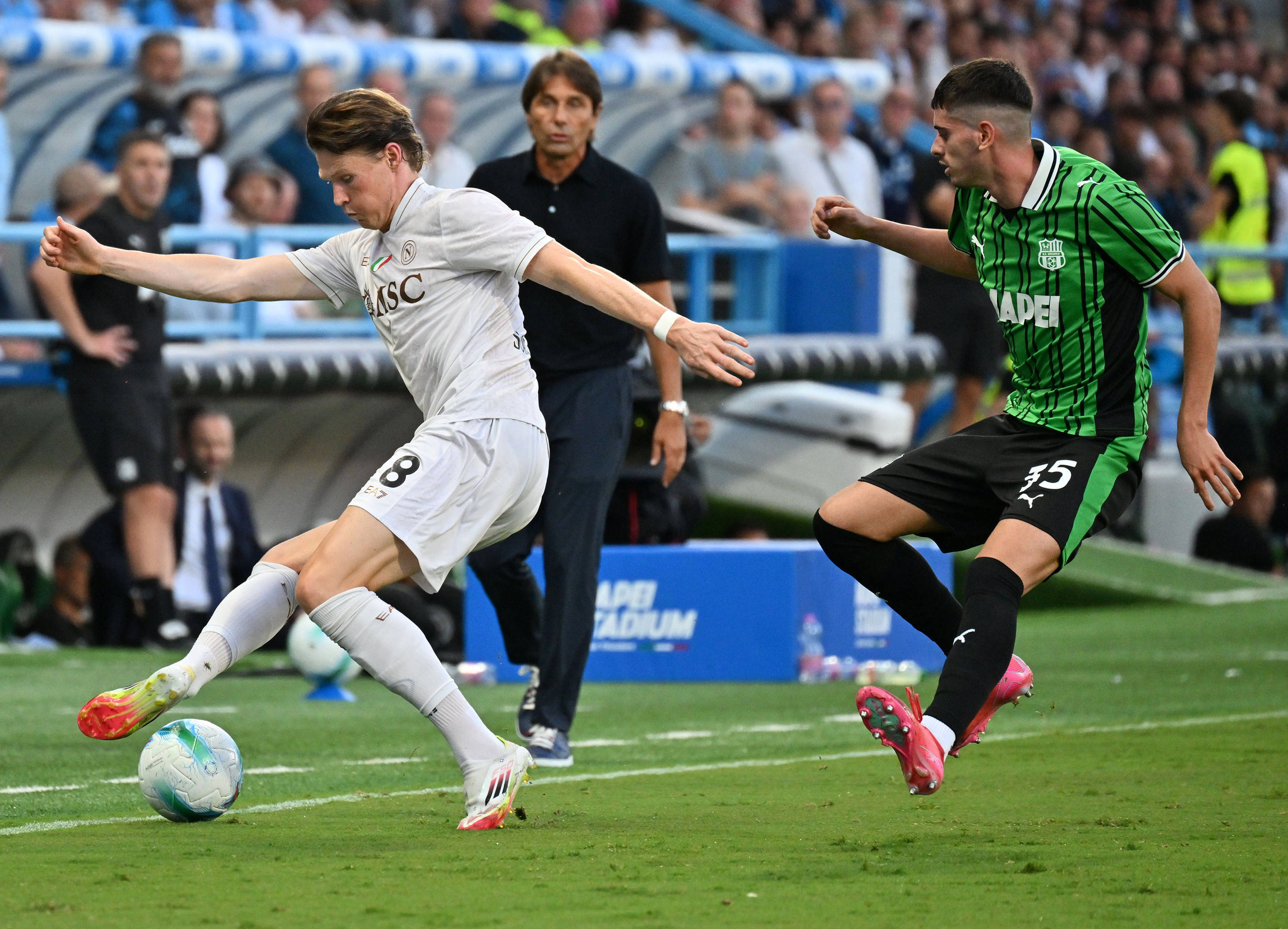 （体育）足球——意甲：那不勒斯胜萨索洛